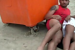 Casal transando na areia da praia de Fortaleza Ceará. ( Vídeo completo no xvideos red ) poster
