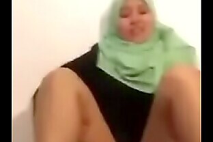 Green tudung malay blowjob with sex in hotel