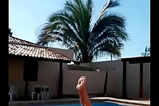 Malhando na piscina