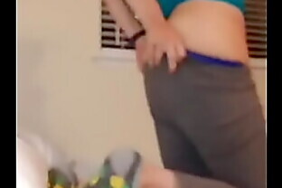 Chica muetra su gran trasero