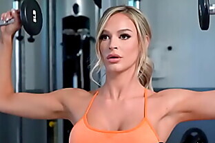 Blonde in yoga pants seduces lucky guy at the gym