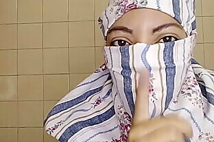 Muslim Arab Big Tits Stepmom MILF Masturbates Fat SQUIRT Pussy In Niqab And Shows Big Muslim Tits In Niqabi And Hijab