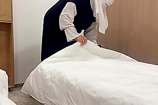 Arab maid seduces hotel client in room with her tight pussy