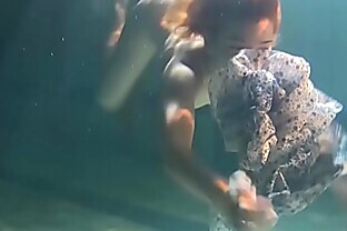 Big bouncing tits underwater in the pool