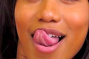 Big Tit Ebony Squirting in Close Up While Using Hitachi During Cam Show
