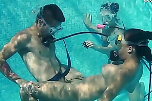 Candy Mike and Lizzy super hot underwater threesome